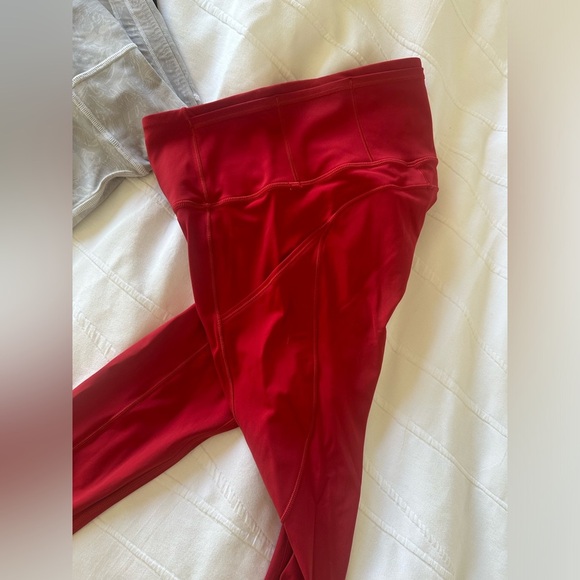 Lululemon Fast and free leggings. Size 2, 25inch - Picture 2 of 3
